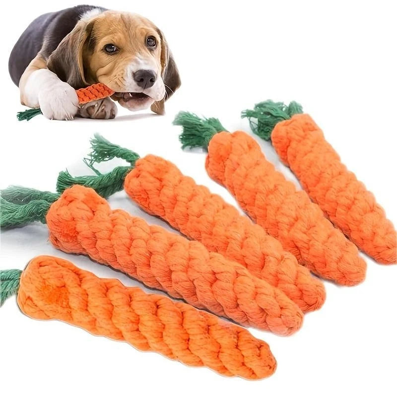 Orange morotsformade repleksaker med gröna ändar, visade tillsammans med en hund