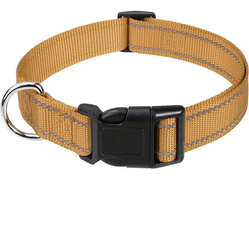 Justerbart halsband med reflexsömmar