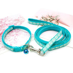 Halsband och koppel med tassmotiv