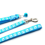 Halsband och koppel med tassmotiv